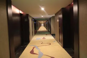 Yiqing Holiday Hotel - Image 4