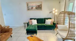 Orlando Turquoise Beach Bungalow - Image 3
