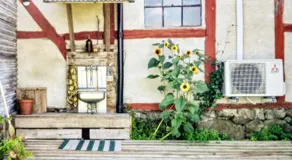 Gula Vagnen Nostalgi och natur i unik cirkusvagn - Image 4