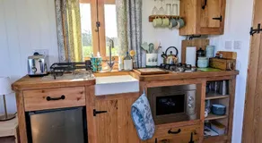 Sycamore Shepherd's Hut - Image 4