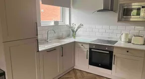 Charming 2-Bed Apartment with free parking 10 mins drive to York City - Image 4