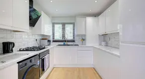 Spacious & Bright 3 Bedroom House in Peterborough - Image 4