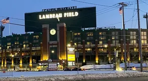 Green Bay Packer Game House or Resch Expo less than 1 mile from Lambeau Field - Image 2