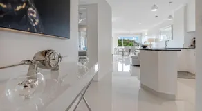 Escape Ordinary Stay Somewhere Exceptional - Waterfront 3 Bedroom Cairns Condo - Image 5