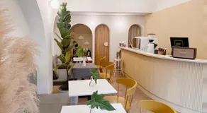 La Moon House - Image 4