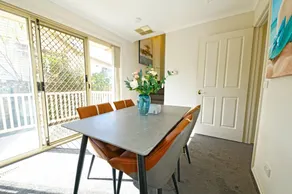 StayAU Ringwood 2BR Rental House meters from Eastland - Image 5