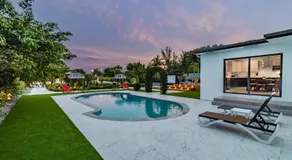 Mega Fun Villa Northwest Miami BY THE GLAMHOMES - Image 2