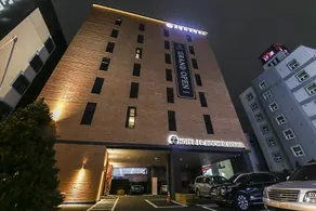 Lerocherrouge Hotel - Image 4