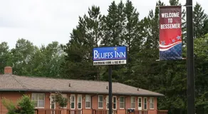Bluffs Inn - Image 3