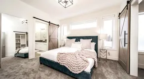 5BDRM Chic Modern Home-Hot Tub-King Bed-AC-Garage - Image 2