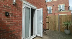 Modern Room with Private Outdoor space - Pass the Keys - Image 3