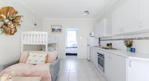 Top Location Beachside Apartment - Image 4