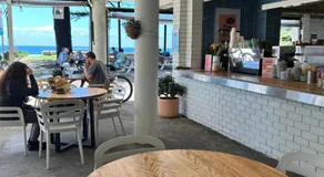 Caves Beach Holiday House - Image 4