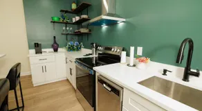 Modern Kitchen•3BR BSMT•Priv back Entry•Near Lake - Image 2