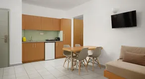 Acropolis Apartments - Image 4