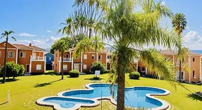 Oliva Nova flat in front of MET - Image 4
