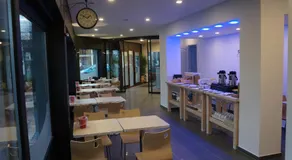 Hotel Evergreen - Image 4
