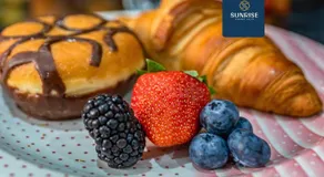 MUIRTON 1 - 4 Bed House, 4 Car Parking, 2 Baths, 5 Smart TVs, Fully Equipped, Large Dining and Living Space, Rear Garden, Free WiFi, by SUNRISE SHORT LETS DUNDEE - Image 5
