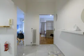 Fully Renovated Flat in Prime Athens Location - Image 4