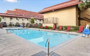 Executive Inn - Image 4