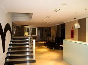 Hotel Room - Image 3