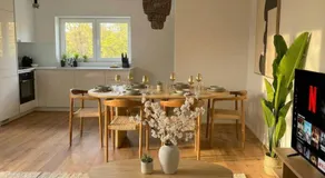UP&GREAT Apartments - Modern Riverside Homes near Airport and Parking - Image 5