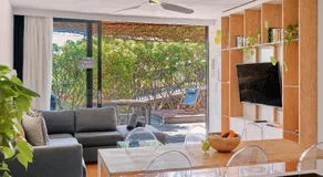 11 Holiday Homes - Image 2