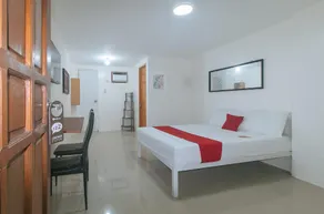 RedDoorz at FCCG GoldMoon Boutique Hotel - Image 2