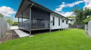 4BR Family Home w Golf Course Views, BBQ & Secure Parking - Image 5