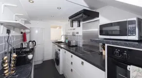 Spacious one bedroom apartment with a sofa bed offering a sea view sleeps four - Image 4