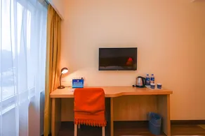 Home Inn Beijing West Station Lizeqiao - Image 4