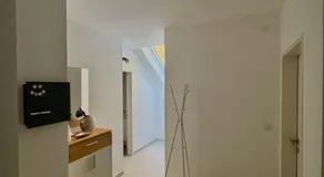 Double room, shower and bath, toilet, 1 bed room - Image 3