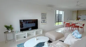 Large 4-Bedroom Home in Pİmpama - Easy Access to Theme Parks - Image 2