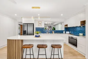 Family Home Near Cafes and Surf Beaches - Image 3