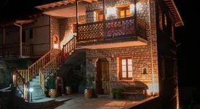 La Petri Studios with Fireplace & View - Image 3