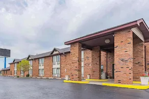 Magnuson Hotel Camelot - Image 5