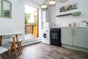 Sage House (Town-Centre Flat) - Image 3