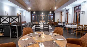 RED DEER Hotel - Image 2