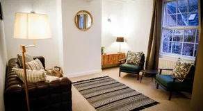 Spacious 4 Bed House Sleeps 8 in Quorn Near Loughborough - Image 2