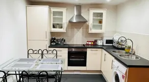 Entire 3 bedroom Apartment in Manchester - Image 3