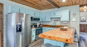 Family-Friendly Cabin Getaway On Castle Rock Lake Space to Relax & Play - Image 5