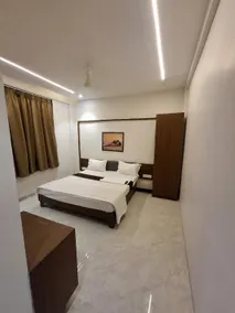 Hotel Sai Sidheshwar And Samruddhi lodge - Image 4