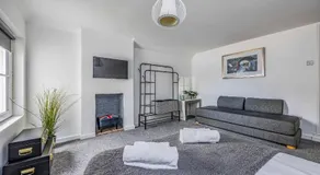 Tasteful, Seafront Family Flat - Pass the Keys - Image 2