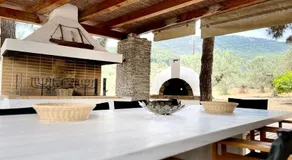 Hermione Hills Luxury Cottage by Goutos Luxury Living - Image 3