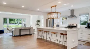 Modern cozy residential home local experience - Image 3
