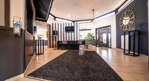 Tiek Apartments - Image 2