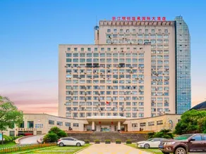 Mingzhao Hot Spring International Hotel - Image 4