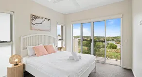 Luxury Hilltop Brand-New 5BD Holiday Home - Image 2