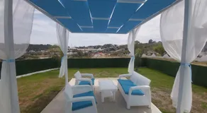 Appartement avec terrasse, jardin et jacuzzi | Vue jardin - Image 3