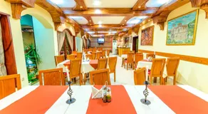 Hotel Cosmos - Image 4